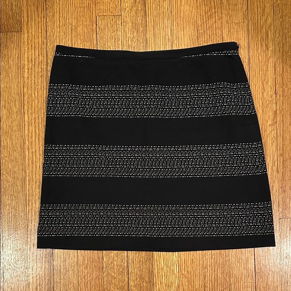 Loft Elegant Black and White Women's Skirt Size 8